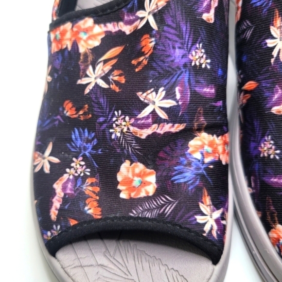 Bzees 10W Women's Viva Sandal Floral Wedge Heel Slip On Casual Comfy Summer - Picture 7 of 14